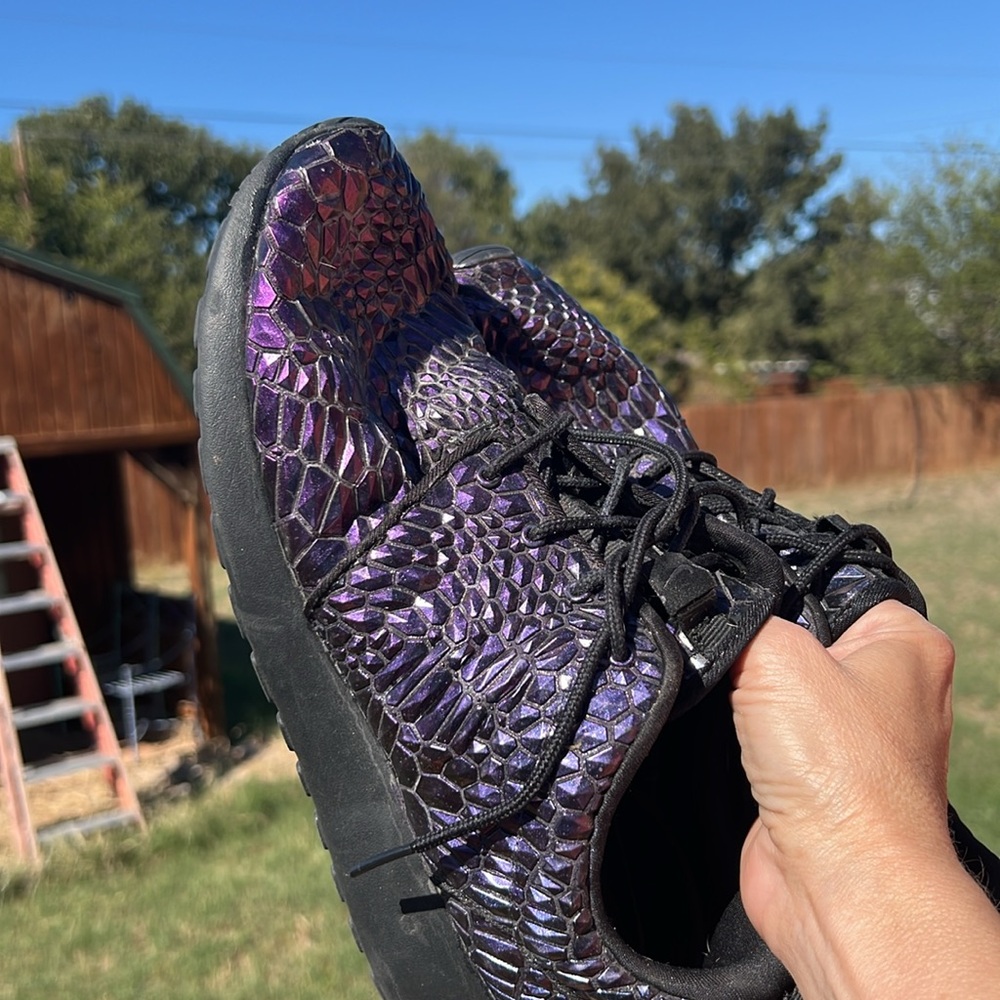 Womens Nike DMB roshe shoes . Size 9